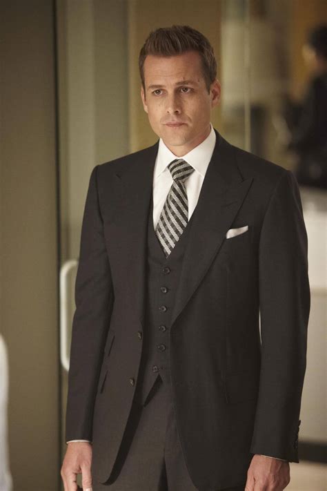 Welcome to the r/Suits Subreddit --- Suits A subreddit all about USA Network's hit show *Suits*, which centers around lawyer Harvey Specter and his associate Mike Ross (who doesn't have a law degree, but does have a photographic memory), and the law firm where they work. If you're looking for a subreddit about the clothing item, try /r/suit.
